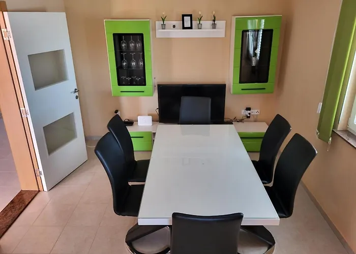 Апартаменты In With Air Conditioning, Wifi, Washing Machine, Dishwasher Врси