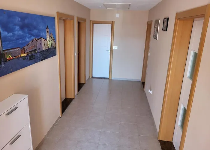 In With Air Conditioning, Wifi, Washing Machine, Dishwasher شقة