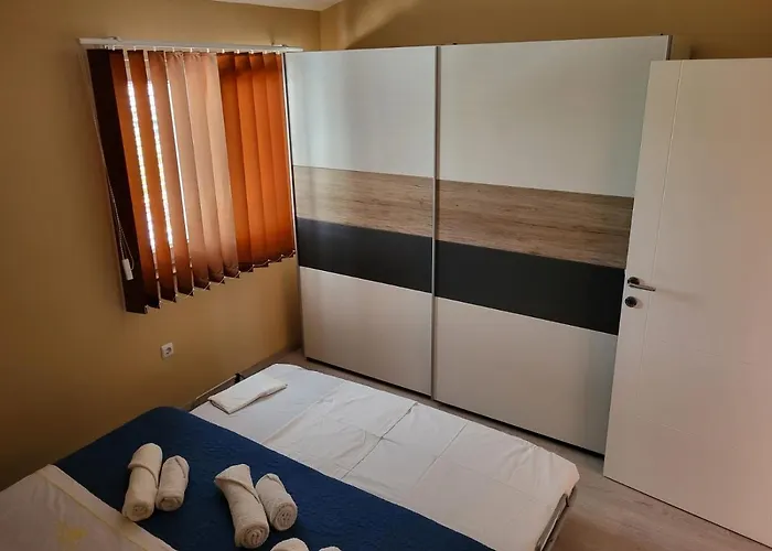 In With Air Conditioning, Wifi, Washing Machine, Dishwasher Апартаменты Врси