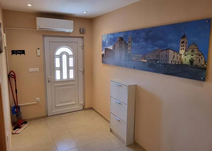 In With Air Conditioning, Wifi, Washing Machine, Dishwasher *