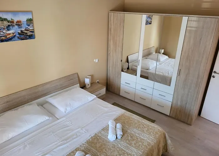 In With Air Conditioning, Wifi, Washing Machine, Dishwasher *