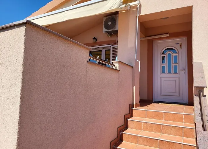 شقة In With Air Conditioning, Wifi, Washing Machine, Dishwasher *