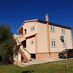 In With Air Conditioning, Wifi, Washing Machine, Dishwasher Vrsi