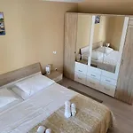 In With Air Conditioning, Wifi, Washing Machine, Dishwasher *