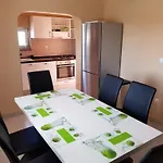 In With Air Conditioning, Wifi, Washing Machine, Dishwasher Apartament