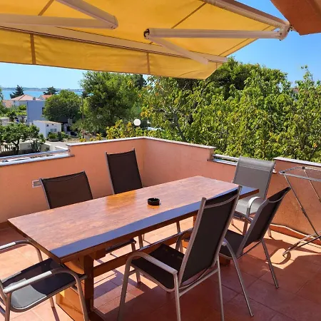 In With Air Conditioning, Wifi, Washing Machine, Dishwasher Apartment
