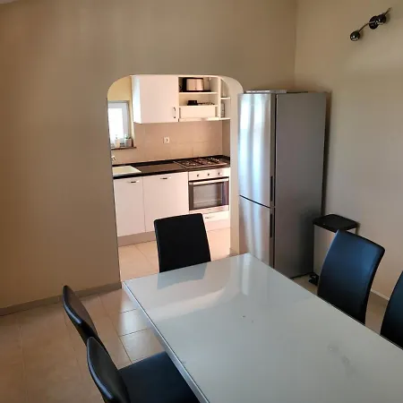 Apartment In With Air Conditioning, Wifi, Washing Machine, Dishwasher Vrsi
