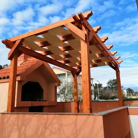 In With Air Conditioning, Wifi, Washing Machine, Dishwasher Apartment *
