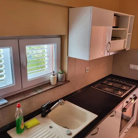 In With Air Conditioning, Wifi, Washing Machine, Dishwasher Apartment