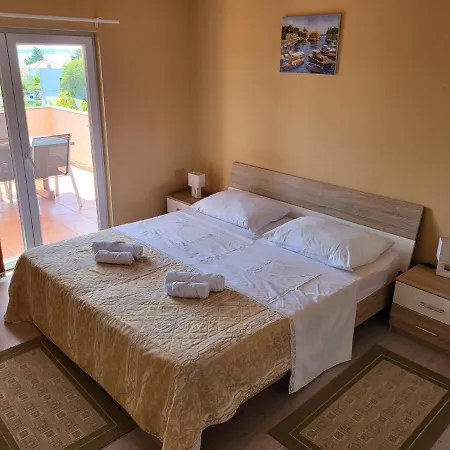In With Air Conditioning, Wifi, Washing Machine, Dishwasher Apartment *
