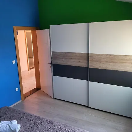 In With Air Conditioning, Wifi, Washing Machine, Dishwasher *