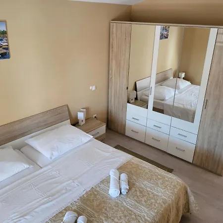 In With Air Conditioning, Wifi, Washing Machine, Dishwasher *