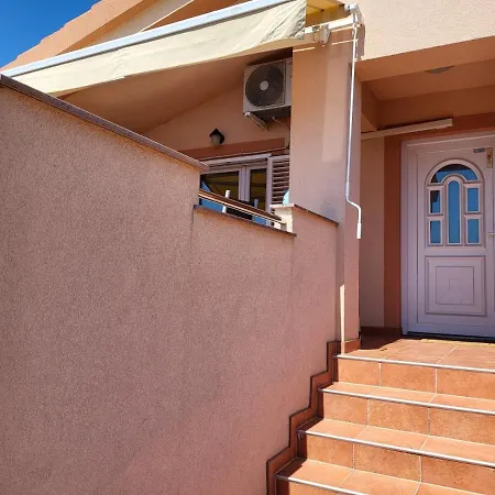 Lägenhet In With Air Conditioning, Wifi, Washing Machine, Dishwasher *