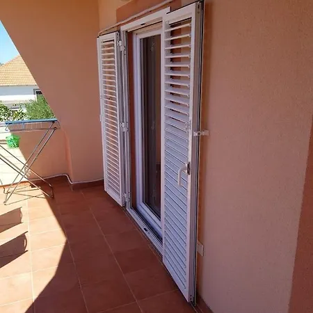 In With Air Conditioning, Wifi, Washing Machine, Dishwasher