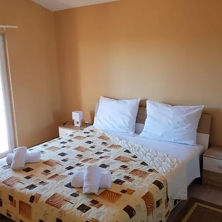In With Air Conditioning, Wifi, Washing Machine, Dishwasher Apartment