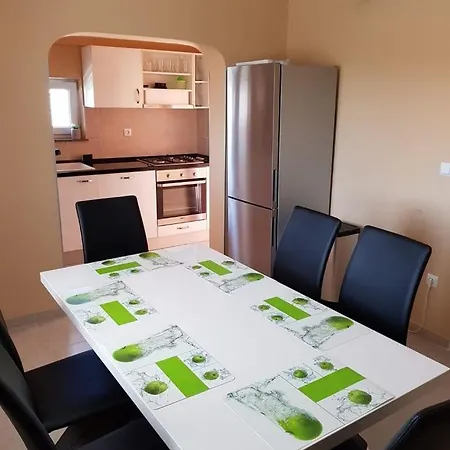 In With Air Conditioning, Wifi, Washing Machine, Dishwasher Apartment