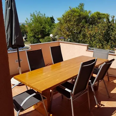 In With Air Conditioning, Wifi, Washing Machine, Dishwasher Apartment *
