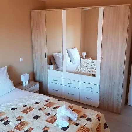 In With Air Conditioning, Wifi, Washing Machine, Dishwasher *
