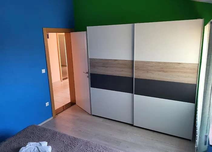 In With Air Conditioning, Wifi, Washing Machine, Dishwasher *