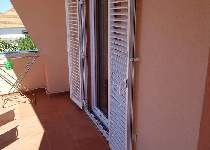 In With Air Conditioning, Wifi, Washing Machine, Dishwasher