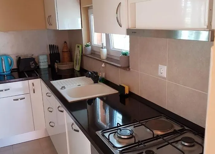 In With Air Conditioning, Wifi, Washing Machine, Dishwasher Lägenhet *