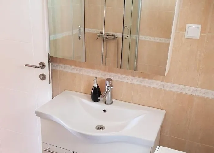 In With Air Conditioning, Wifi, Washing Machine, Dishwasher Lägenhet *