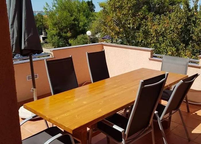 In With Air Conditioning, Wifi, Washing Machine, Dishwasher Lägenhet *