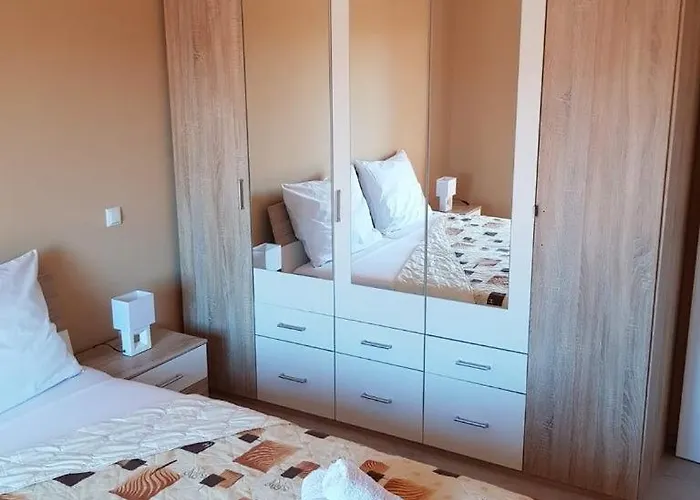 In With Air Conditioning, Wifi, Washing Machine, Dishwasher *